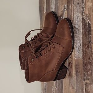 Bella Vita size 6  brown boots